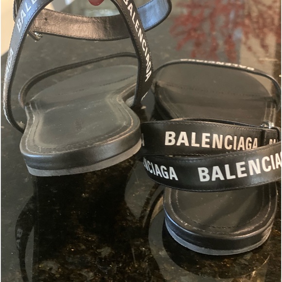 Balenciaga Round Black/White Leather Sandals - Picture 6 of 7